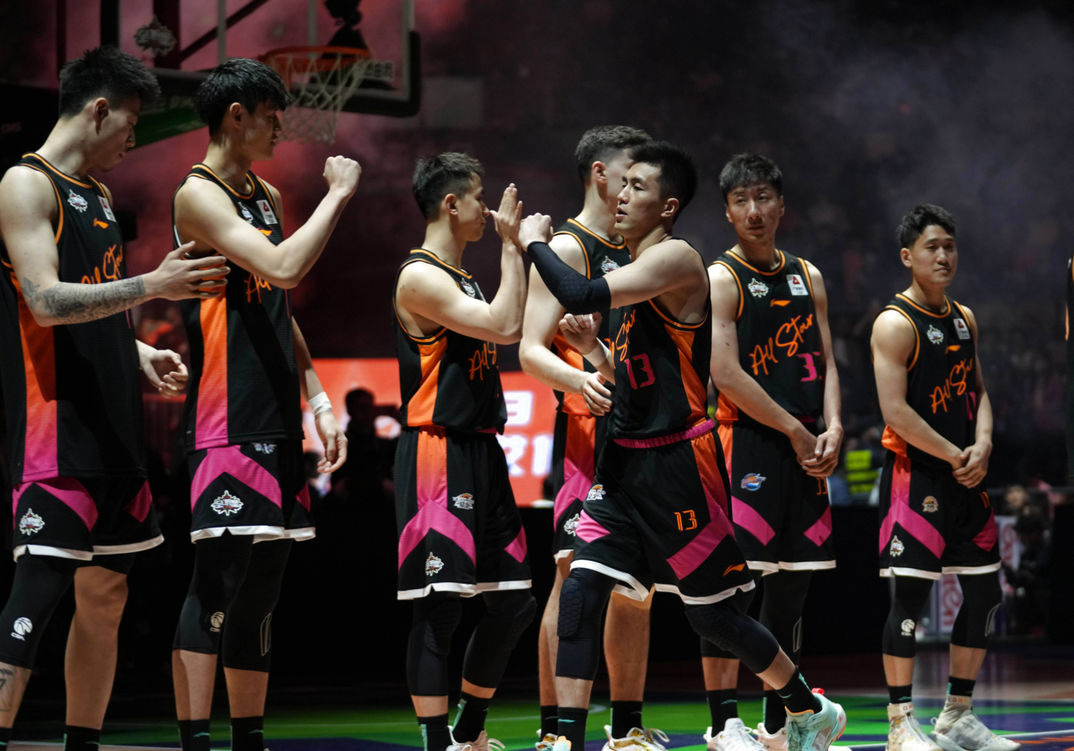 集结日纽约尼克斯备战CBA季后赛；完成体检细节曝光；话题不断；年轻球员得到机会的简单介绍